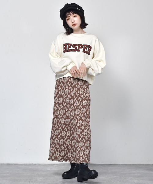 RETRO GIRL(レトロガール)の「カレッジロゴトレーナー(スウェット・レディース・パープル/オフホワイト/ダークグリーン/ダークブラウン・FREE)」の19枚目の写真