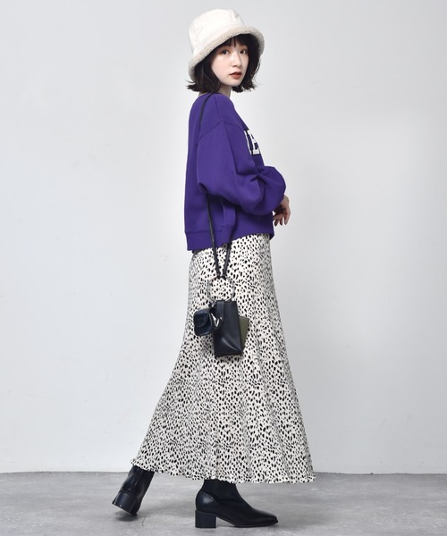 RETRO GIRL(レトロガール)の「カレッジロゴトレーナー(スウェット・レディース・パープル/オフホワイト/ダークグリーン/ダークブラウン・FREE)」の14枚目の写真