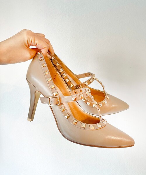 ESPERANZA（エスペランサ）の「Ｔストラップスタッズパンプス（パンプス・レディース・ブラック系8/アイボリー系8/こしょう色系5・22.5cm/23.5cm/24.5cm/23.0cm/24.0cm/25.0cm/21.5cm/22.0cm）」の11枚目の写真