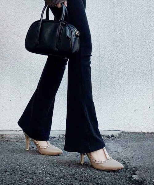 ESPERANZA（エスペランサ）の「Ｔストラップスタッズパンプス（パンプス・レディース・ブラック系8/アイボリー系8/こしょう色系5・22.5cm/23.5cm/24.5cm/23.0cm/24.0cm/25.0cm/21.5cm/22.0cm）」の15枚目の写真