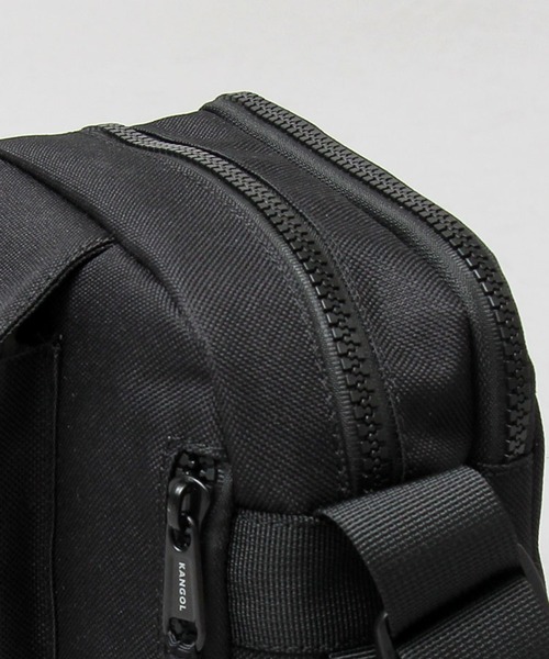 KANGOL（カンゴール）の「2層式 ロゴ刺繍 ポリエステル スクエア ミニショルダーバッグ（ショルダーバッグ・メンズ・ブラック・FREE）」の13枚目の写真