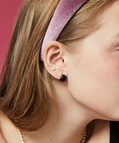 VINTAGE HOLLYWOOD(ビンテージハリウッド)の「ONE-TOUCH COLOR BALL EARRINGS(ピアス(両耳用)・レディース・グリーン/ホワイト/ブラック・FREE)」の2枚目の写真