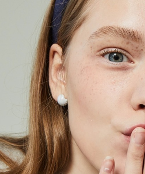 VINTAGE HOLLYWOOD(ビンテージハリウッド)の「ONE-TOUCH COLOR BALL EARRINGS(ピアス(両耳用)・レディース・グリーン/ホワイト/ブラック・FREE)」の7枚目の写真