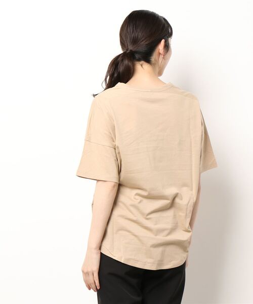 LUGIVA（ルギヴァ）の「ウェーブロゴTシャツ（Tシャツ/カットソー・レディース・ブラック/ベージュ/オフホワイト・M）」の5枚目の写真