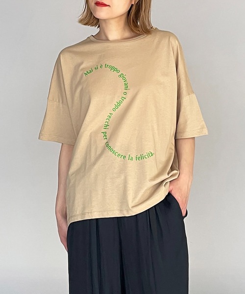 LUGIVA（ルギヴァ）の「ウェーブロゴTシャツ（Tシャツ/カットソー・レディース・ブラック/ベージュ/オフホワイト・M）」の3枚目の写真