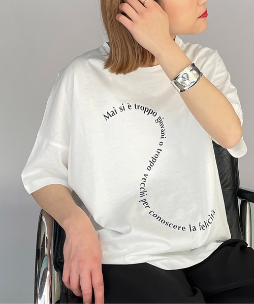 LUGIVA（ルギヴァ）の「ウェーブロゴTシャツ（Tシャツ/カットソー・レディース・ブラック/ベージュ/オフホワイト・M）」の2枚目の写真
