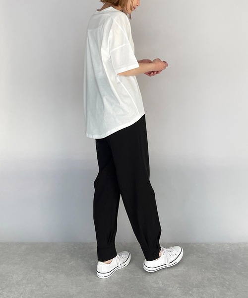 LUGIVA（ルギヴァ）の「ウェーブロゴTシャツ（Tシャツ/カットソー・レディース・ブラック/ベージュ/オフホワイト・M）」の18枚目の写真