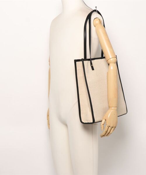 Samansa Mos2 blue（サマンサモスモスブルー）の「合皮パイピングトートバッグ（トートバッグ・レディース・ベージュ/ブラウン/ブルー・ﾌﾘ-）」の9枚目の写真