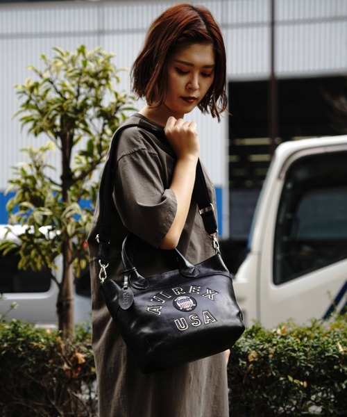 【未使用級】AVIREX バーシティ レザー 黒 2way ミニトートバッグ AVIREX（アヴィレックス）の「VARSITY LEATHER MINI-TOTE BAG/ バー
