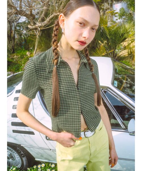 EMODA（エモダ）の「コンパクトショートシャツトップ（シャツ/ブラウス・レディース・ブラック/イエロー/その他/その他1・FREE）」の5枚目の写真