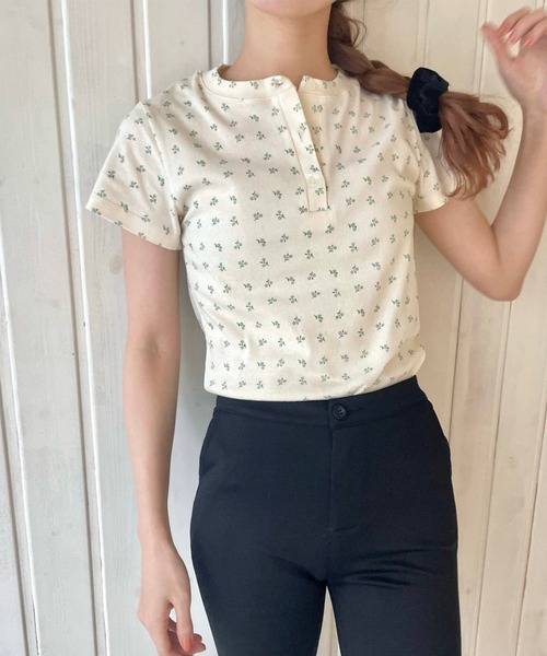 GIMME GIMME（ギミーギミー）の「フラワー ヘンリーネック リブTシャツ gimw22s005（Tシャツ/カットソー・レディース・アイボリー・FREE）」の5枚目の写真