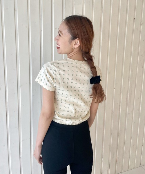 GIMME GIMME（ギミーギミー）の「フラワー ヘンリーネック リブTシャツ gimw22s005（Tシャツ/カットソー・レディース・アイボリー・FREE）」の3枚目の写真