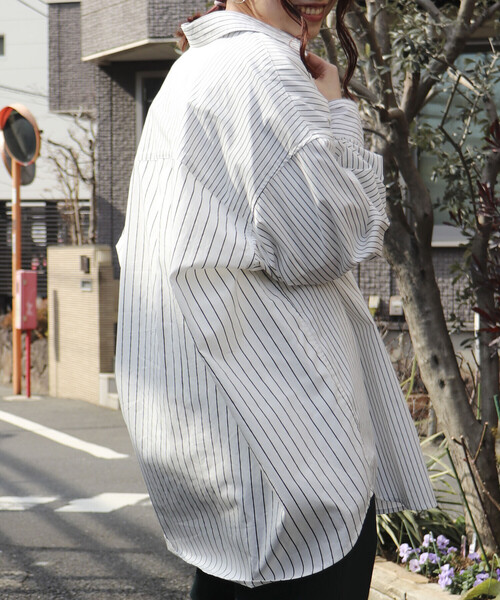 Purple&Yellow(パープルアンドイエロー)の「ホワイト&ストライプビッグシャツ(シャツ/ブラウス・メンズ・ストライプ/ホワイト・SMALL/MEDIUM)」の2枚目の写真