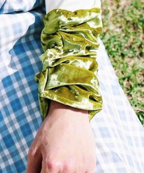 GGD（ジージーディー）の「スリーブベロアトップス（シャツ/ブラウス・レディース・イエローゴールド/サックスブルー/ライトグリーン・L/M）」の16枚目の写真