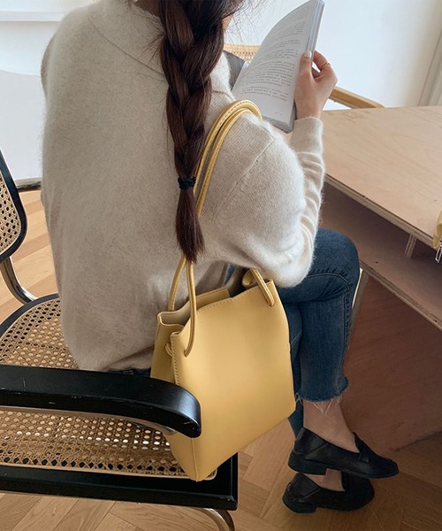 me+em select(ミームセレクト)の「【 ポーチ付き 】フェイクレザースクエアフォルムショルダーバッグ(ショルダーバッグ・レディース・ブラック/ホワイト/ベージュ/イエロー/ブラウン・FREE)」の7枚目の写真