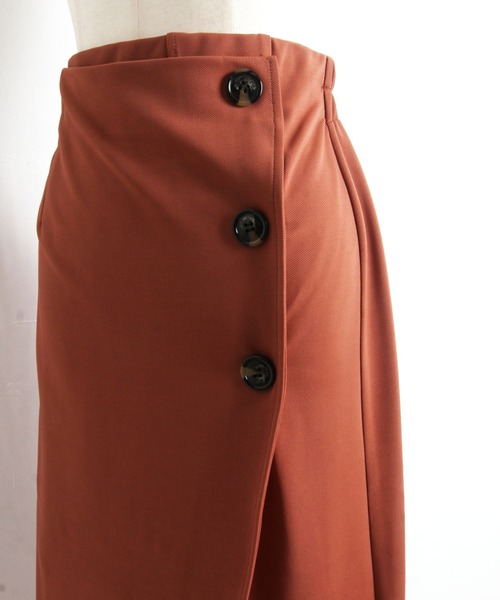 tocco closet（トッコ　クローゼット）の「飾り釦付きスリット入りロングタイトスカート（スカート・レディース・ブラック/テラコッタ・M）」の14枚目の写真