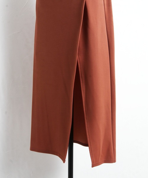 tocco closet（トッコ　クローゼット）の「飾り釦付きスリット入りロングタイトスカート（スカート・レディース・ブラック/テラコッタ・M）」の11枚目の写真