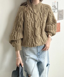 ラウンドネックケーブルニット