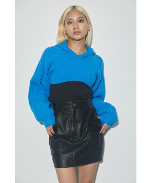 LAGUA GEM（ラグアジェム）の「SHORT HOODIE KNIT ショートフードニット（ニット/セーター・レディース・ブラック/グレー/カーキ/ブルー・FREE）」の4枚目の写真