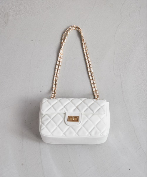 ANGIE(アンジー)の「キルティングチェーンバック(ショルダーバッグ・レディース・ブラック/ホワイト・FREE)」の13枚目の写真