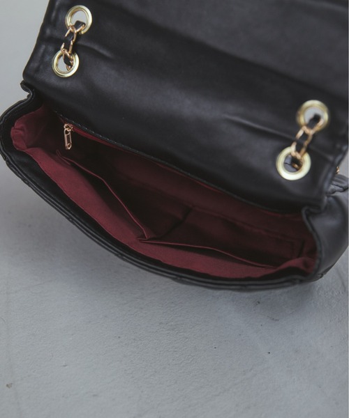 ANGIE(アンジー)の「キルティングチェーンバック(ショルダーバッグ・レディース・ブラック/ホワイト・FREE)」の19枚目の写真