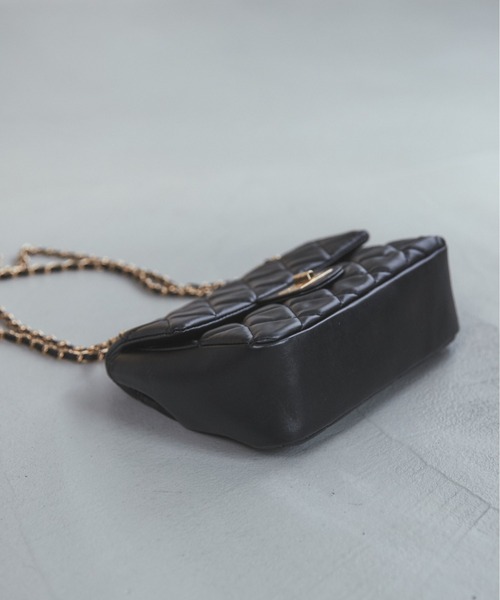 ANGIE(アンジー)の「キルティングチェーンバック(ショルダーバッグ・レディース・ブラック/ホワイト・FREE)」の21枚目の写真