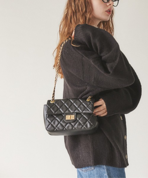 ANGIE(アンジー)の「キルティングチェーンバック(ショルダーバッグ・レディース・ブラック/ホワイト・FREE)」の3枚目の写真