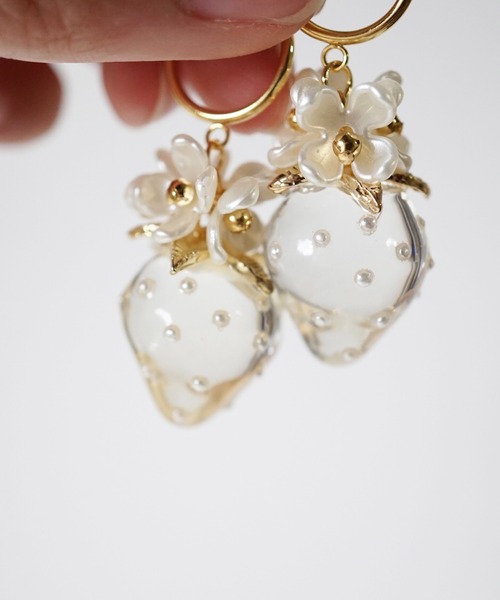 CERCA（チェルカ）の「jolie minette/いちごフラワー フープ イヤリング/サージカルステンレス316L（イヤリング・レディース・シルバー/ゴールド/ベージュ/ブラック/ブラウン・FREE）」の10枚目の写真