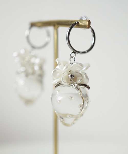 CERCA（チェルカ）の「jolie minette/いちごフラワー フープ イヤリング/サージカルステンレス316L（イヤリング・レディース・シルバー/ゴールド/ベージュ/ブラック/ブラウン・FREE）」の13枚目の写真