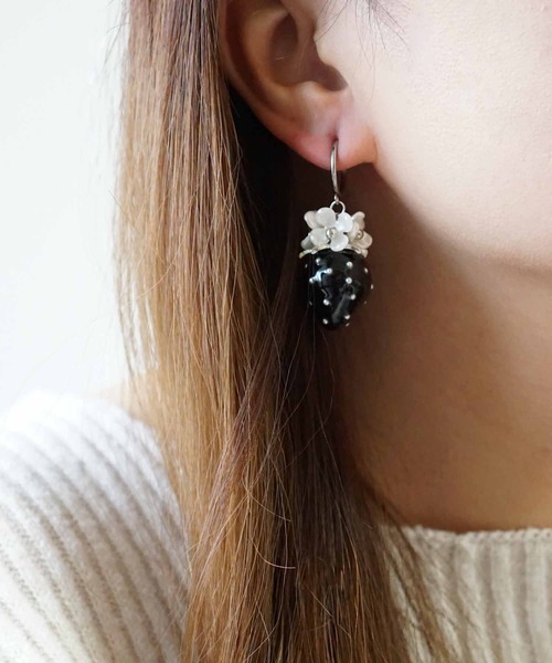 CERCA（チェルカ）の「jolie minette/いちごフラワー フープ イヤリング/サージカルステンレス316L（イヤリング・レディース・シルバー/ゴールド/ベージュ/ブラック/ブラウン・FREE）」の22枚目の写真