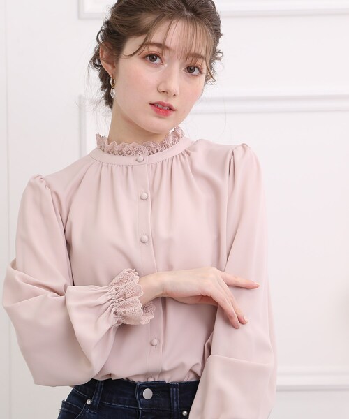 couture brooch(クチュールブローチ)の「◆【着映えデザイン!前後2WAY】エンブロレースブラウス(シャツ/ブラウス・レディース・アイボリー/ベビーピンク/ライトグレー/ネイビー・38/40/42)」の17枚目の写真