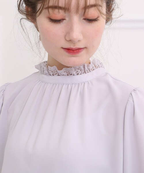 couture brooch(クチュールブローチ)の「◆【着映えデザイン!前後2WAY】エンブロレースブラウス(シャツ/ブラウス・レディース・アイボリー/ベビーピンク/ライトグレー/ネイビー・38/40/42)」の8枚目の写真