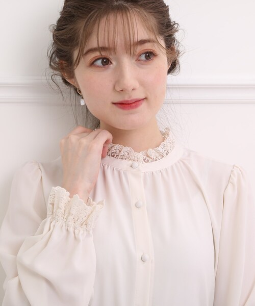 couture brooch(クチュールブローチ)の「◆【着映えデザイン!前後2WAY】エンブロレースブラウス(シャツ/ブラウス・レディース・アイボリー/ベビーピンク/ライトグレー/ネイビー・38/40/42)」の20枚目の写真