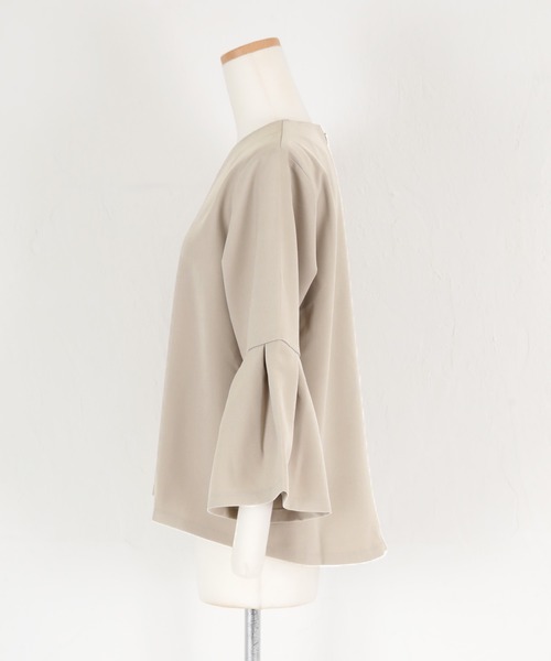 UR'S（ユアーズ）の「タックフレアスリーブトップス（Tシャツ/カットソー・レディース・グレイッシュベージュ/ブラック/ダークネイビー・S/M/L）」の12枚目の写真