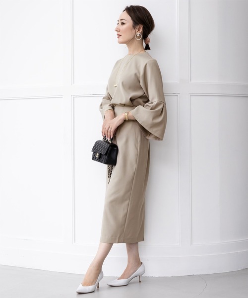 UR'S（ユアーズ）の「タックフレアスリーブトップス（Tシャツ/カットソー・レディース・グレイッシュベージュ/ブラック/ダークネイビー・S/M/L）」の4枚目の写真