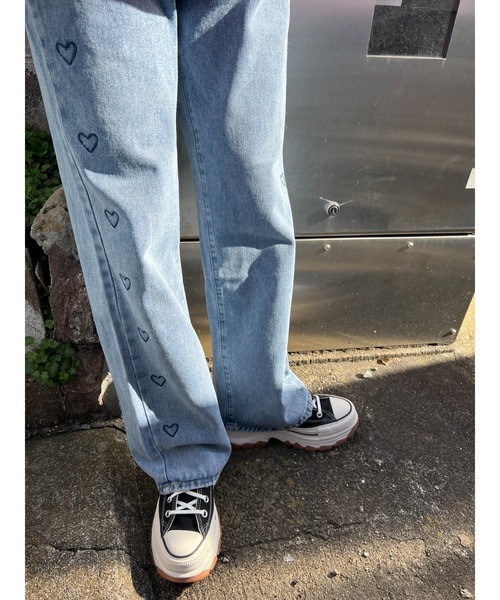 WC（ダブル シー）の「ハートライン刺繍デニムパンツ（デニムパンツ・レディース・ブルー・FREE）」の16枚目の写真