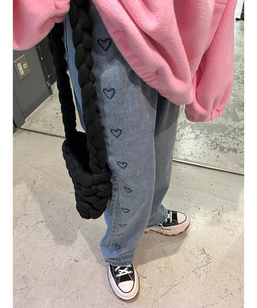WC（ダブル シー）の「ハートライン刺繍デニムパンツ（デニムパンツ・レディース・ブルー・FREE）」の2枚目の写真