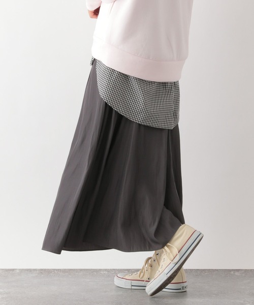 GLOBAL WORK（グローバルワーク）の「さらさらサテンフレアワイドパンツ/163429（その他パンツ・レディース・グリーン系その他4/レオパード/ドット/ピンク系その他/ブルー/スミクロ/その他1/その他2/ネイビー/グリーン系その他7/ブラウン/アイボリー/ブラック系その他3/ホワイト系その他2/ブラック系その他2・SMALL/MEDIUM/LARGE）」の4枚目の写真