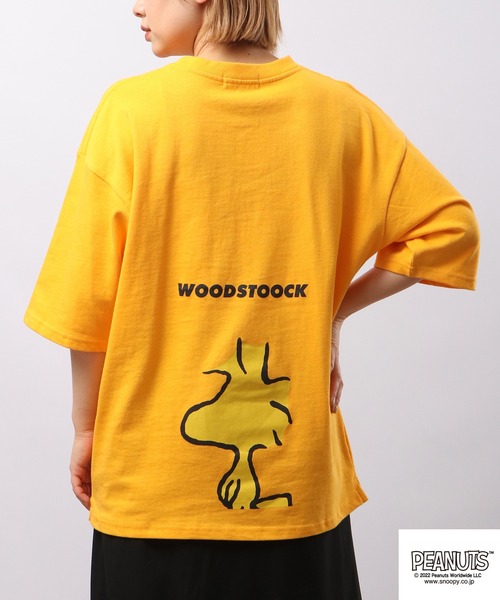 PEANUTS（ピーナッツ）の「PEANUTS スヌーピー ヘビーウェイト ドロップ ショルダー Tシャツ 半袖（Tシャツ/カットソー・レディース・ブルーグレー/ブルー系その他2/イエロー/ブラック/カーキ/ホワイト系その他2/ホワイト系その他4/ブラック系その他/ベージュ/ブルー系その他/チャコール/ホワイト系その他3/ホワイト系その他/ライトカーキ/レッド/ホワイト・S/M/L/LL）」の15枚目の写真