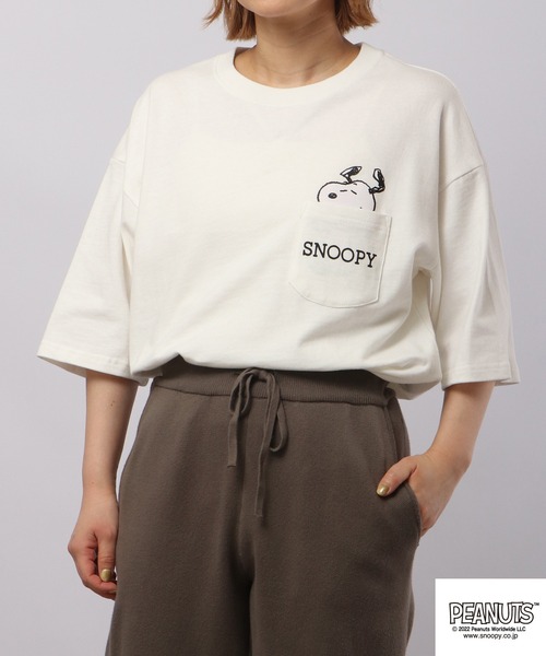 PEANUTS（ピーナッツ）の「PEANUTS スヌーピー ヘビーウェイト ドロップ ショルダー Tシャツ 半袖（Tシャツ/カットソー・レディース・ブルーグレー/ブルー系その他2/イエロー/ブラック/カーキ/ホワイト系その他2/ホワイト系その他4/ブラック系その他/ベージュ/ブルー系その他/チャコール/ホワイト系その他3/ホワイト系その他/ライトカーキ/レッド/ホワイト・S/M/L/LL）」の4枚目の写真