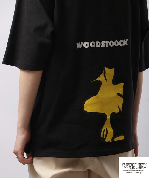 PEANUTS（ピーナッツ）の「PEANUTS スヌーピー ヘビーウェイト ドロップ ショルダー Tシャツ 半袖（Tシャツ/カットソー・レディース・ブルーグレー/ブルー系その他2/イエロー/ブラック/カーキ/ホワイト系その他2/ホワイト系その他4/ブラック系その他/ベージュ/ブルー系その他/チャコール/ホワイト系その他3/ホワイト系その他/ライトカーキ/レッド/ホワイト・S/M/L/LL）」の22枚目の写真