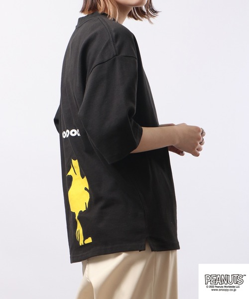 PEANUTS（ピーナッツ）の「PEANUTS スヌーピー ヘビーウェイト ドロップ ショルダー Tシャツ 半袖（Tシャツ/カットソー・レディース・ブルーグレー/ブルー系その他2/イエロー/ブラック/カーキ/ホワイト系その他2/ホワイト系その他4/ブラック系その他/ベージュ/ブルー系その他/チャコール/ホワイト系その他3/ホワイト系その他/ライトカーキ/レッド/ホワイト・S/M/L/LL）」の19枚目の写真
