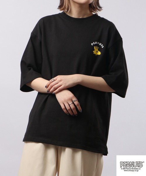 PEANUTS（ピーナッツ）の「PEANUTS スヌーピー ヘビーウェイト ドロップ ショルダー Tシャツ 半袖（Tシャツ/カットソー・レディース・ブルーグレー/ブルー系その他2/イエロー/ブラック/カーキ/ホワイト系その他2/ホワイト系その他4/ブラック系その他/ベージュ/ブルー系その他/チャコール/ホワイト系その他3/ホワイト系その他/ライトカーキ/レッド/ホワイト・S/M/L/LL）」の18枚目の写真