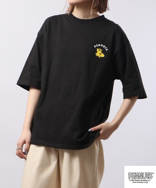 PEANUTS（ピーナッツ）の「PEANUTS スヌーピー ヘビーウェイト ドロップ ショルダー Tシャツ 半袖（Tシャツ/カットソー・レディース・ブルーグレー/ブルー系その他2/イエロー/ブラック/カーキ/ホワイト系その他2/ホワイト系その他4/ブラック系その他/ベージュ/ブルー系その他/チャコール/ホワイト系その他3/ホワイト系その他/ライトカーキ/レッド/ホワイト・S/M/L/LL）」の17枚目の写真