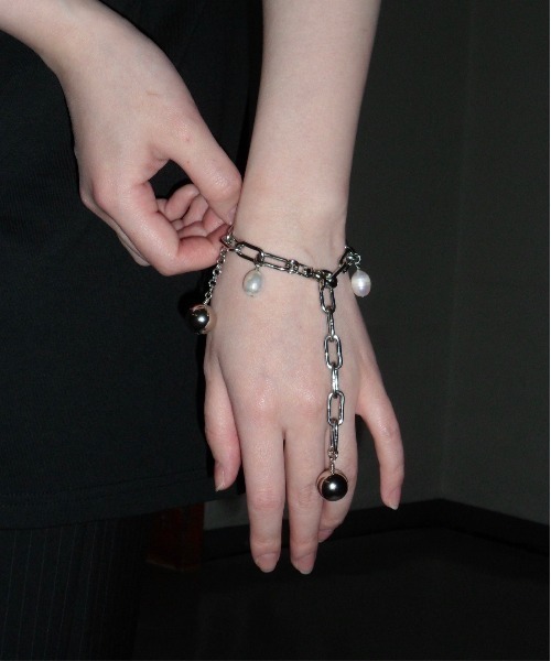 igi(イジ)の「drop charm bracelet/ドロップチャームブレスレット(ブレスレット・レディース・シルバー/ホワイト・FREE)」の10枚目の写真