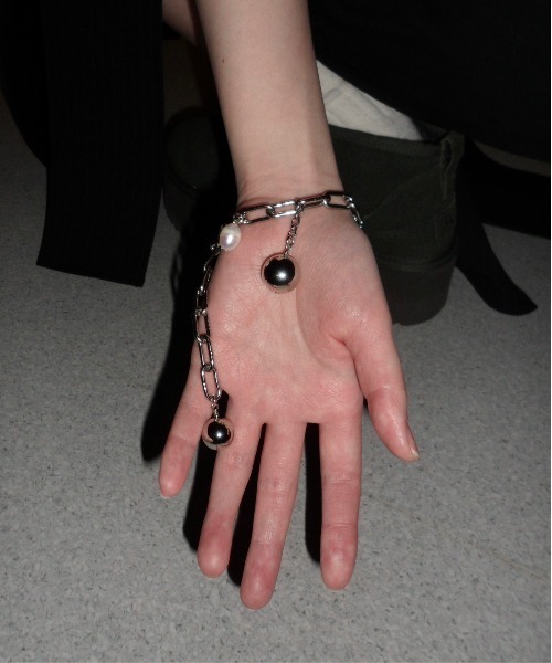 igi(イジ)の「drop charm bracelet/ドロップチャームブレスレット(ブレスレット・レディース・シルバー/ホワイト・FREE)」の12枚目の写真