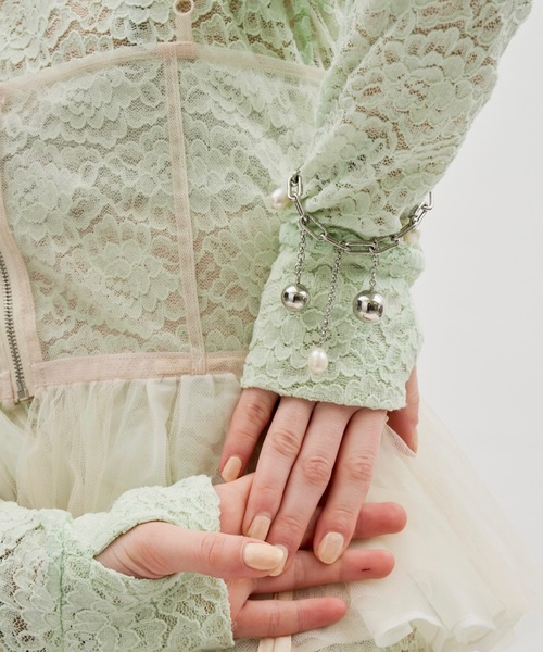 igi(イジ)の「drop charm bracelet/ドロップチャームブレスレット(ブレスレット・レディース・シルバー/ホワイト・FREE)」の3枚目の写真