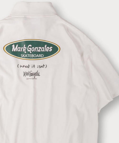 (What it isNt)ART BY MARKGONZALES(ワットイットイズント)の「【(What it isNt) ART BY MARK GONZALES/ワットイズイズント マークゴンザレス】オーバルロゴハーフジップTシャツ/バックプリント/ワンポイント/ビッグシルエット(Tシャツ/カットソー・メンズ・イエロー/ホワイト/ブラック/グレー・M/XL/L)」の20枚目の写真