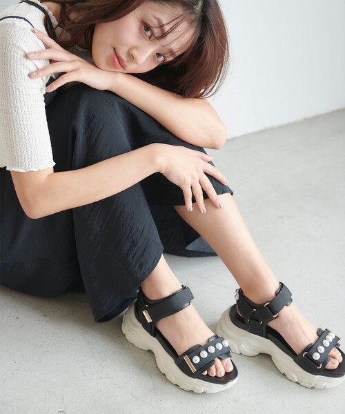 Feroux（フェルゥ）の「パールポイントスポーツ サンダル（サンダル・レディース・ベージュ系/ブラック系・LARGE/MEDIUM）」の4枚目の写真