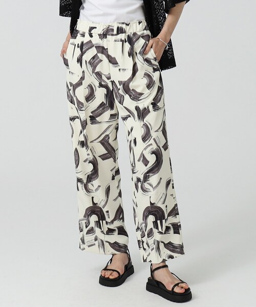 GALLEST(ギャレスト)の「ペンシルアートイージーパンツ【ウォッシャブル】(その他パンツ・レディース・ホワイト系3/ブラック系・36/38/40)」の1枚目の写真